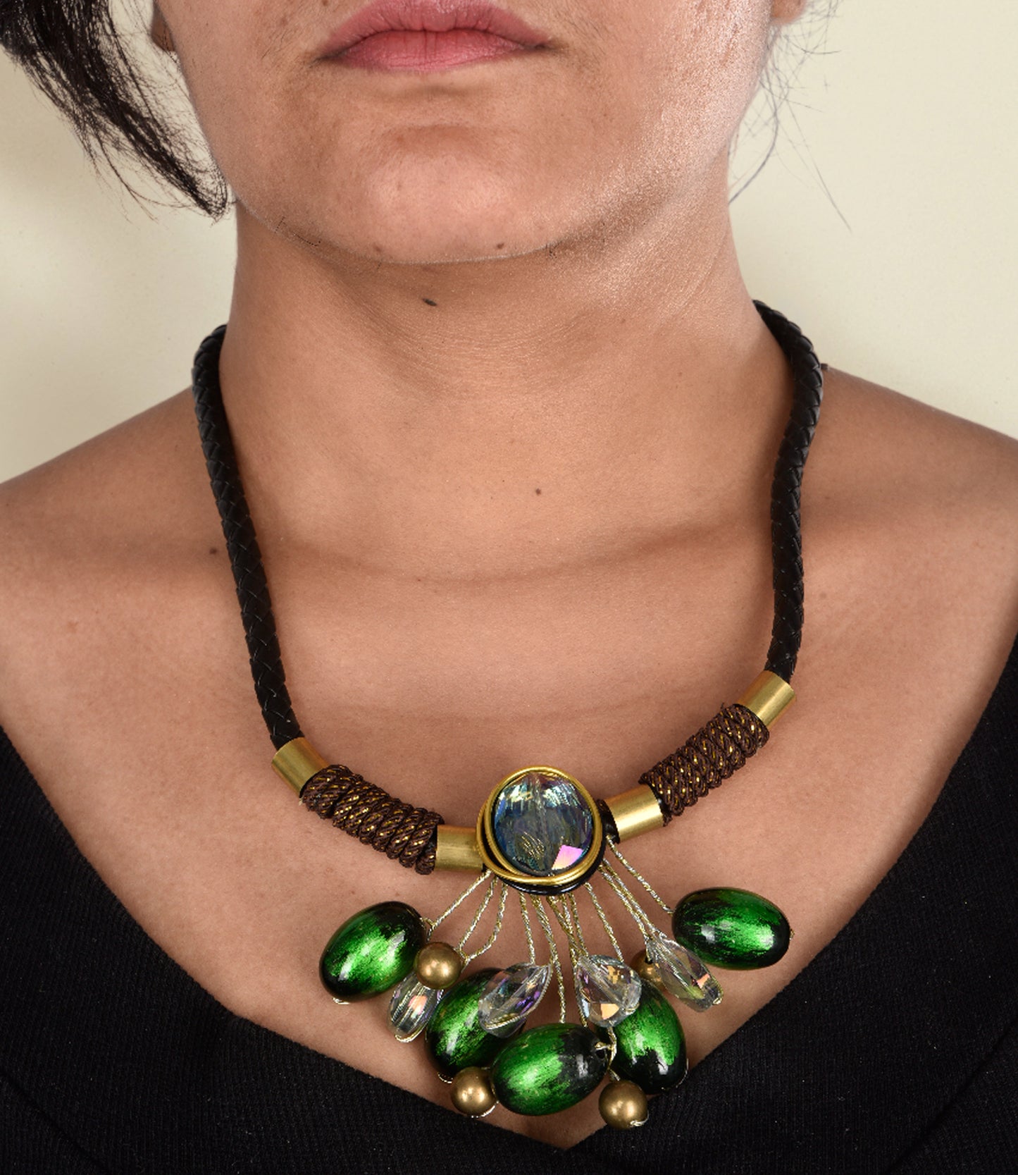 Shining Fashion Necklace in Green Color
