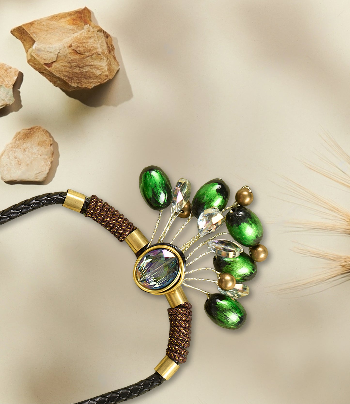 Shining Fashion Necklace in Green Color