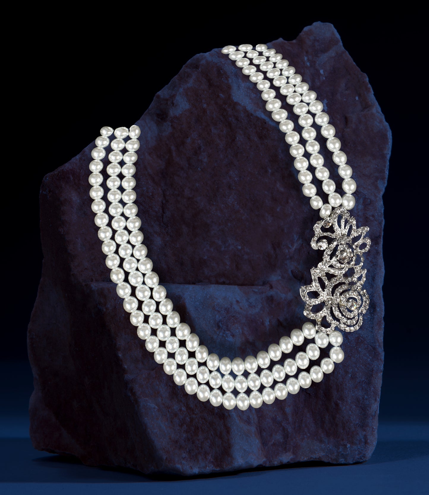 Shiny Multi-Layer White Pearl Magnetic Necklace