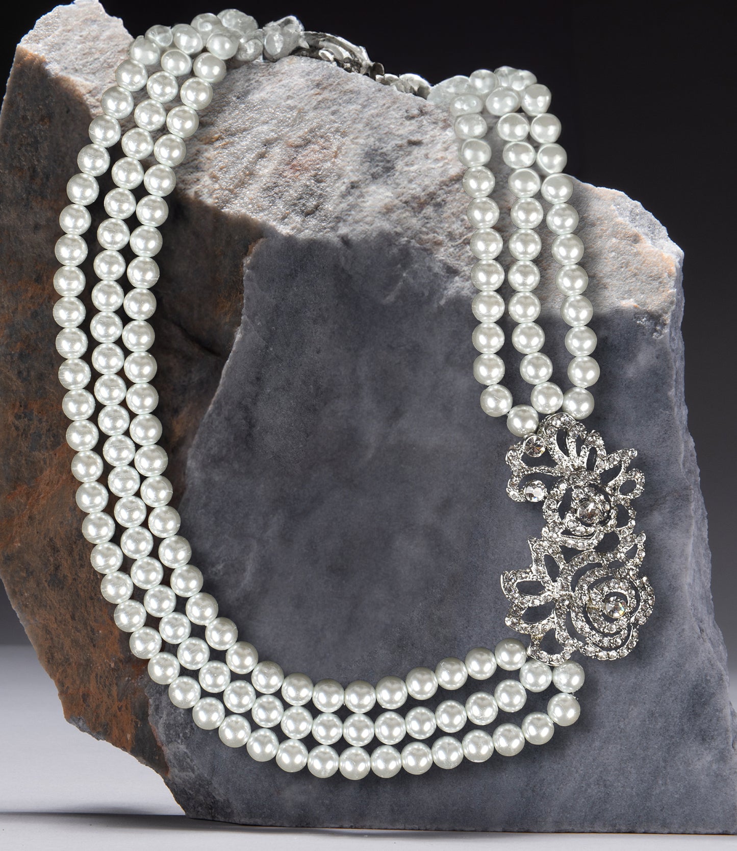 Shiny Multi-Layer White Pearl Magnetic Necklace