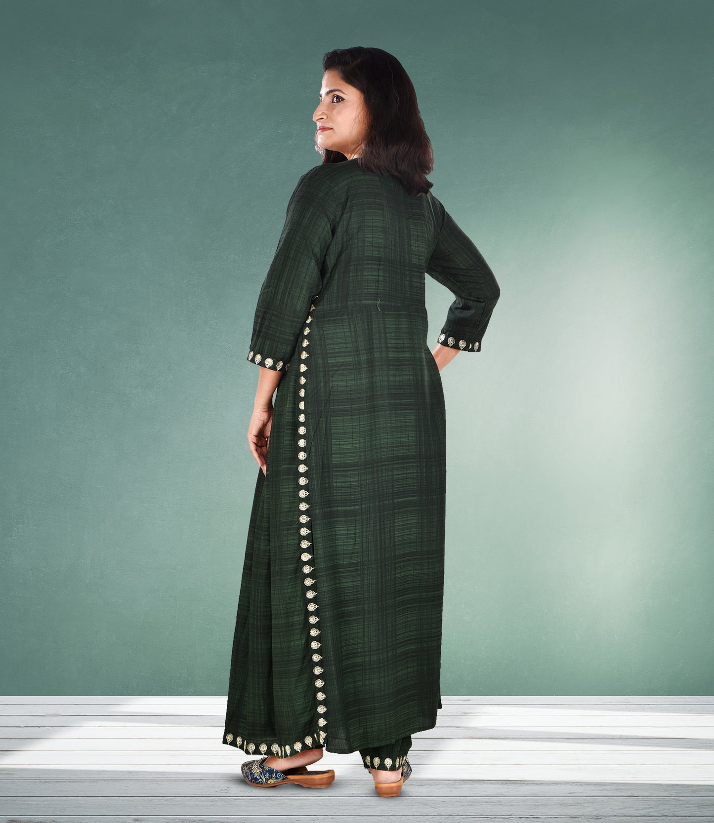 Green Ethnic Motifs Embroidered High Slit Threadwork Kurta with Trousers and Dupatta