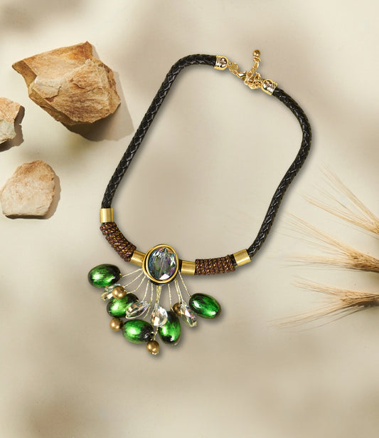 Shining Fashion Necklace in Green Color